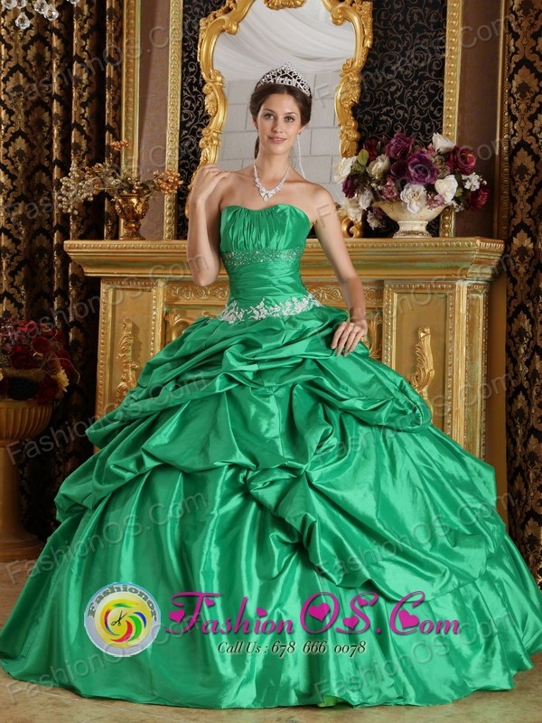 2013 Mamitipo Panama Romantic Strapless Quinceanera Dress Spring Green With Pick-ups Appliques Decorate Style QDZY204FOR