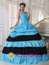 2013 Isidro Casanova  Argentina Black and Aqua Spring Quinceanera Dress with straps V-neck Beaded hand flower and ruffle Style PDZY493FOR