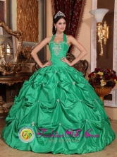 Exclusive Apple Green Halter Top Pick-ups Sweet 16 Dress With Taffeta Appliques Sweet Ball Gown for Quinceanera In Villa Maria  Argentina Style QDZY583FOR