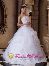 Strapless Appliques White Quinceanera Dress With Pick-ups in 2013 Neuquen Argentina  Summer Style  QDZY001FOR 