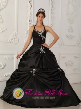 Holguin Cuba With Halter Neckline Black Princess Appliques 2013 Sweet sixteen Dress Taffeta Style QDZY328FOR