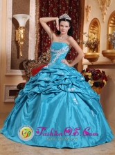 Summer Appliques Decorate Pick-ups Taffeta and Floor-length Teal Strapless Quinceanera Dress For 2013 in Santa Tecla   El Salvador  Style QDZY562FOR