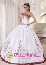 White And Wine Red Quinceanera Dress With Embroidery Decorate ball gown On Satin for Sweet 16 in Mejicanos   El Salvador  Style PDZY535FOR