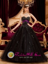 Wonderful Black Sweetheart  Neckline Quinceanera Dress With Beaded Appliques Scattered in Cuscatancingo   El Salvador Style QDZY168FOR