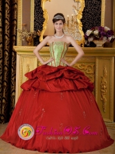 2013 Ciudad Vieja Guatemala With Taffeta Pick ups Remarkable Red and Green Embrioidery Floor-length Ball Gown For Spring Quinceanera  Style QDZY024FOR