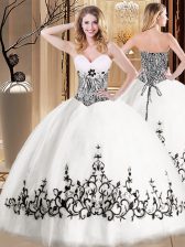 Luxury White Tulle Lace Up Sweetheart Sleeveless Floor Length Quinceanera Dress Embroidery
