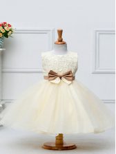  Champagne Tulle Zipper Scoop Sleeveless Knee Length Little Girls Pageant Dress Lace and Bowknot