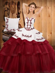  Sweep Train Ball Gowns Sweet 16 Dresses Burgundy Strapless Tulle Sleeveless Lace Up