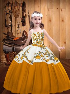 Custom Designed Gold Tulle Lace Up Little Girls Pageant Gowns Sleeveless Floor Length Embroidery
