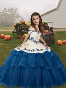  Floor Length Lace Up Little Girls Pageant Gowns Blue for Party and Wedding Party with Embroidery and Ruffled Layers