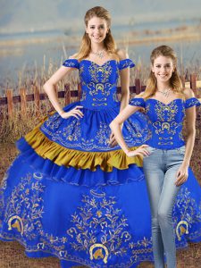  Organza Off The Shoulder Sleeveless Lace Up Embroidery and Ruffled Layers 15th Birthday Dress in Blue