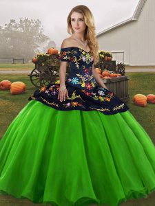 Exquisite Off The Shoulder Sleeveless Tulle Quinceanera Dresses Embroidery Lace Up