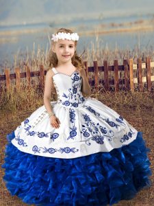  Organza Straps Sleeveless Lace Up Embroidery and Ruffles Little Girl Pageant Gowns in Royal Blue