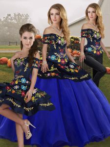 Hot Selling Tulle Off The Shoulder Sleeveless Lace Up Embroidery Quinceanera Gown in Royal Blue