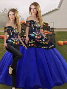  Off The Shoulder Sleeveless Tulle Vestidos de Quinceanera Embroidery Lace Up
