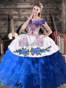  Off The Shoulder Sleeveless Quinceanera Dress Floor Length Appliques Blue And White Satin and Organza