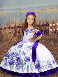 Beauteous White Ball Gowns Off The Shoulder Sleeveless Satin Floor Length Lace Up Embroidery Little Girls Pageant Dress Wholesale