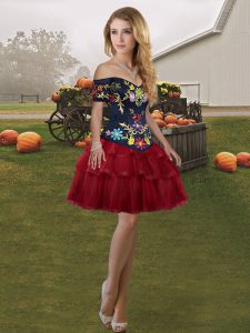  Wine Red Organza Lace Up Off The Shoulder Sleeveless Mini Length Prom Party Dress Embroidery and Ruffled Layers