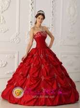 Chimalhuacan Mexico Elegant Wine Red Quinceanera Dress With Strapless Appliques and Beading Decorate For 2013 Fall Style QDZY278FOR