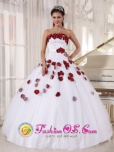 Oaxaca Mexico For Formal Evening White and Wine Red Quinceanera Dress Tulle Beading and Hand Made Flowers Decorate Ball Gown Style PDZY671FOR