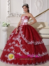 Appliques Decorate White and Wine Red Quinceanera Dress For Spring In Florida Carmen del Parana Paraguay Style QDZY386FOR   