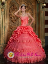 Popular Lace Appliques Decorate Watermelon Red Wholesale 2013  Sweetheart Ball Gown Quinceanera Dress In Vaqueria Paraguay Style QDZY147FOR