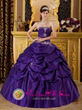 Purple Wholesale Beautiful Ball Gown For Sweet 16 With Beaded Bodice and Pick-ups Custom Made In Villeta Paraguay Style QDZY169FOR