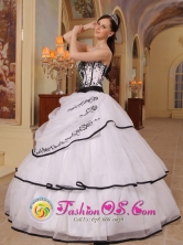 2013   Customize White Appliques Decorate Bust Sweet 16 Dress With Organza  IN  Tuapi Nicaragua  Style QDZY316FOR