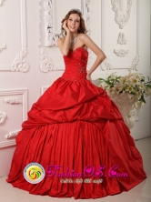 2013 Pelotas Brazil Princess Strapless Ruching Sweetheart Neckline Beaded Decorate Red Taffeta 2013 Quinceanera Dress Style QDZY111FOR