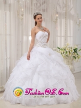 2013 Villa Canales Guatemala Modest White Ruffles Elegant 2013 Spring Quinceanera Dress With Sweetheart Appliques and Ruch Organza Style QDZY479FOR