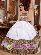 Algarrobo Chile Beading Decorate Bodice White Quinceanera Dress Strapless Leopard Ball Gown for Quinceanera Style QDZY437FOR