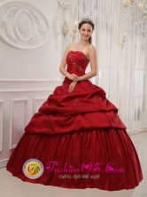 Canalete Colombia Romantic Ruffles Decorate Wine Red Wholesale Quinceanera Dress For 16 sweet Quinceanera Style QDZY383FOR