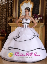 2013 Nuevo Emperador Panama White Organza Modest Quinceanera Dress With Appliques Floor-length Lace-up  Style QDZY291FOR