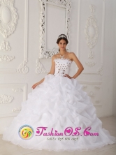 Finca Corredor Panama Cheap White Hand Made Flowers Quinceanera Dress With Strapless Court Train gold Beading and Ball Gown for Formal Evening Style QDZY450FOR