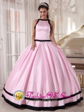 Los Santos Panama For Sweet 16 Bateau Taffeta Affordable Baby Pink and Black Quinceanera Dress StyleFOR  PDZY629 
