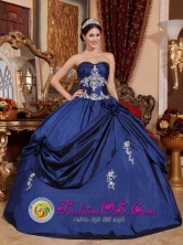 Puerto Pilon Panama Cistomize Navy Blue Sweetheart Appliques 2013 Sweet Ball Gown 16 Dress With Hand Made Flowers for Prom Style QDZY587FOR