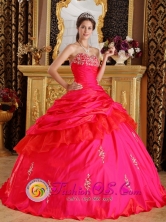 2013 Cerro de Pasco Peru Sweetheart Taffeta Ball Gown Beading Decorate Bust Modest Red Quinceanera Dress Style QDZY217FOR