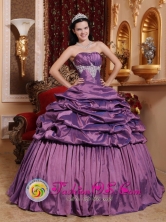 Chepen Peru Stylish Lavender Pick-ups Quinceanera Ball Gown Dress With Taffeta Exquisite Appliques Style QDZY638FOR