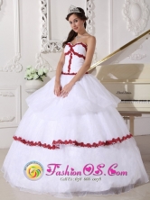 Huancavelica Peru Customized White and Wine Red Organza Sweetheart Appliques Quinceanera Dress Style QDZY676FOR