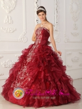 Customer Made Wine Red Satin and Organza With Embroidery Classical Quinceanera Dress Strapless Ball Gown IN Sarandi del Yi Uruguay Style QDZY324FOR