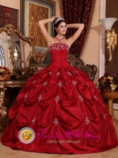 Wine Red Customize Pick-ups and Appliques Strapless Taffeta Wholesale Quinceanera Dress For 2013 Spring IN Tranqueras Uruguay Style QDZY230FOR