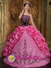 Zapopan Mexico Wholesale Rose Pink Embroidery  Quinceanera Dress With Bubble Pick-ups for Sweet 15 Style QDZY044FOR 