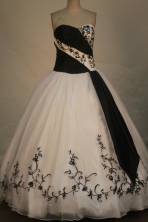 Fashionable Ball Gown Sweetheart Floor-length White Satin Embroidery Quinceanera dress Style FA-L-19