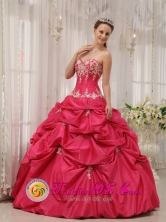 2013 Requena Peru Spring Formal wholesale Quinceanera Dresses Coral Red Appliques Sweetheart with Pick ups Style QDZY655FOR