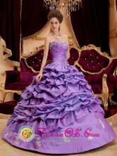 Huamachuco Peru Luxurious Lavender For 2013 Sweetheart wholesale Quinceanera Dress Appliques And Pick-ups Decorate Style QDZY161FOR 