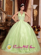 2013 Wear A Simple V-neck Yellow Green Wholesale  Beautiful Quinceanera Dress  In Santa Lucia Venezuela Style FOR