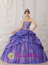 Custom Made Elegant Wholesale Purple Embroidery and Beading Quinceanera Dress With Pick-ups Taffeta For 2013 Fall In Maracaibo Venezuela Style QDZY269FOR 