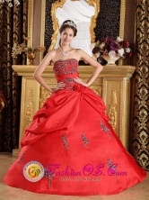 Discount Red  Wholesale Quinceanera DressWith Embroidery Decorate For 2013 Winter Quinceanera In Moran Venezuela Style QDZY282FOR 