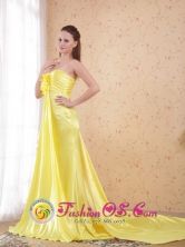 Light Yellow Column Sweetheart Dama Dress Watteau Train Elastic Woven Satin Beading In Siquatepeque Honduras Wholesale Style PDHXQ052FOR 