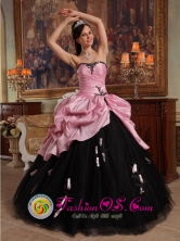 Barrancas Colombia Spring Hand Made Flowers New Arrival Rose Pink and Black Sweet 16 Dress Sweetheart Tulle and Taffeta Stylish Ball Gown Style QDZY508FOR